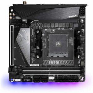 Alternative view of GIGABYTE B550I AORUS PRO AX