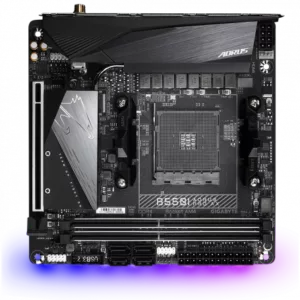 Alternative view of GIGABYTE B550I AORUS PRO AX